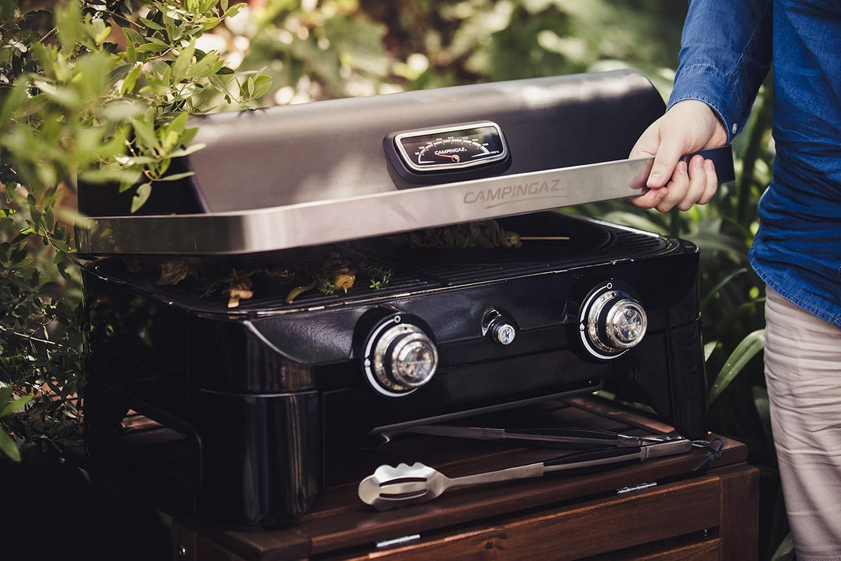 Attitude2go, Low Smoke Tabletop Barbecue, Portable BBQ, with Lid, Thermometer, and Cast Iron Grill, Power Supply: CV 470 Plus Gas Cartridge, Gray
