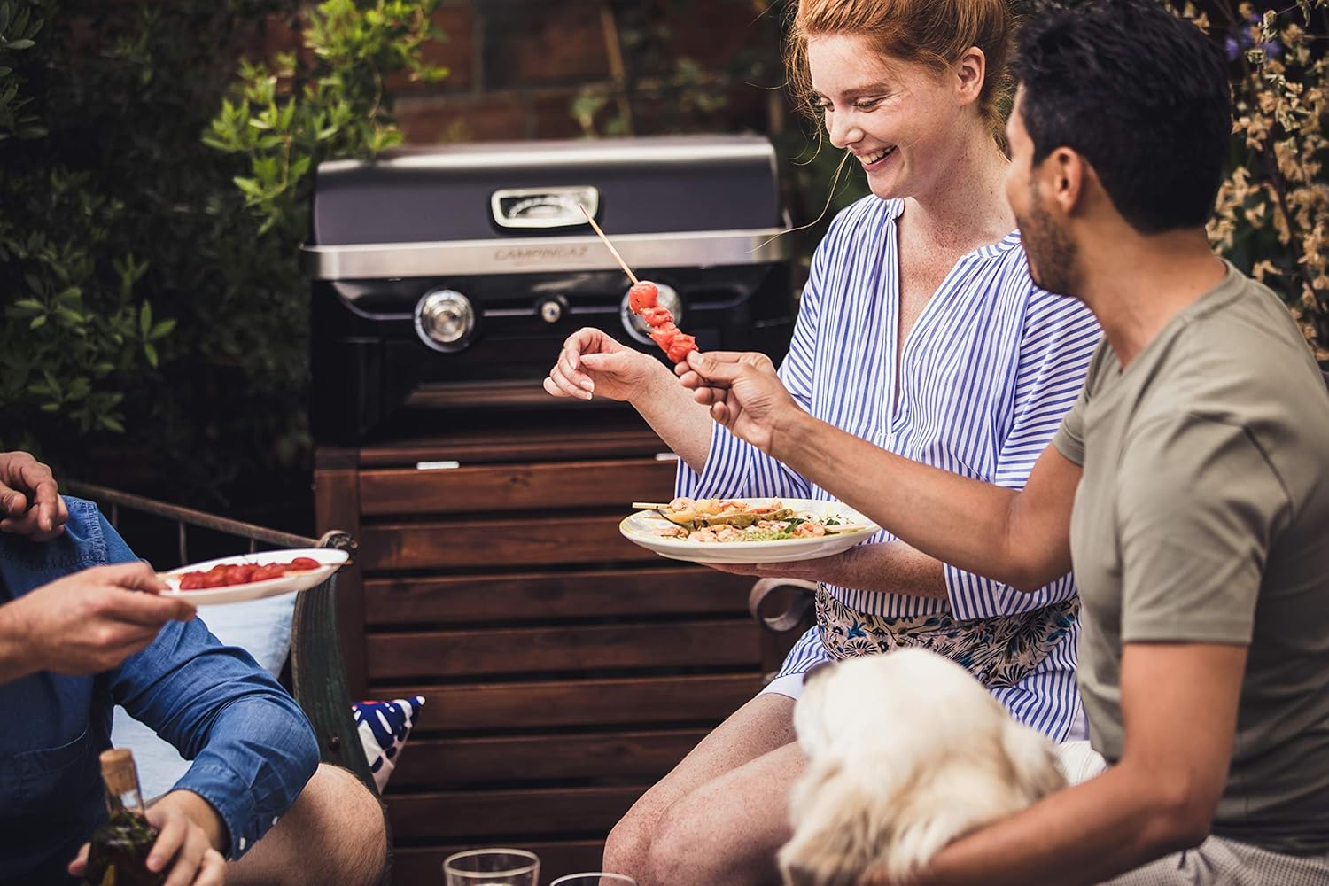 Attitude2go, Low Smoke Tabletop Barbecue, Portable BBQ, with Lid, Thermometer, and Cast Iron Grill, Power Supply: CV 470 Plus Gas Cartridge, Gray