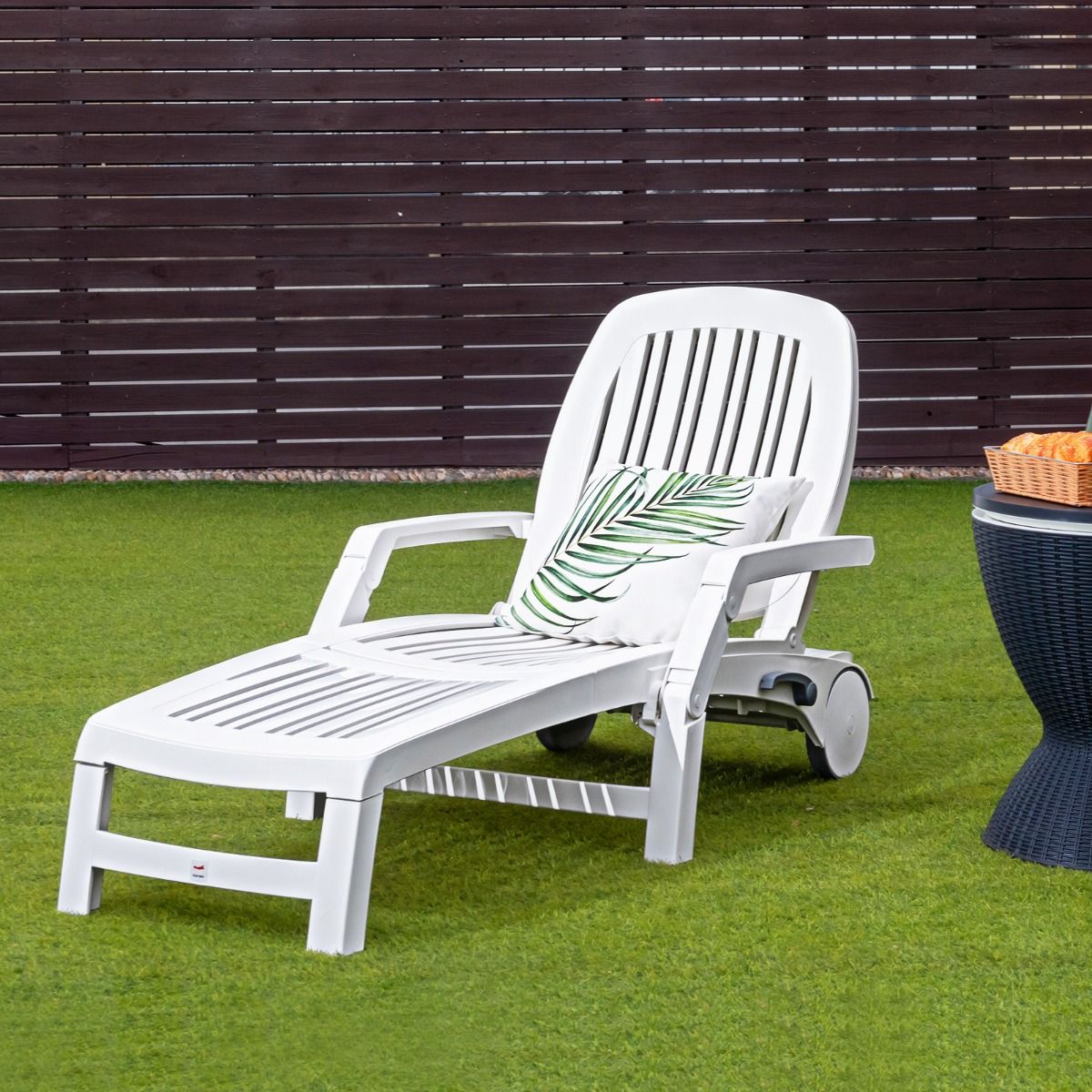 5 Position Adjustable Reclining Deck Chair with Flexible Wheels Camping Relax Armchair with Storage Box Load 150KG White -